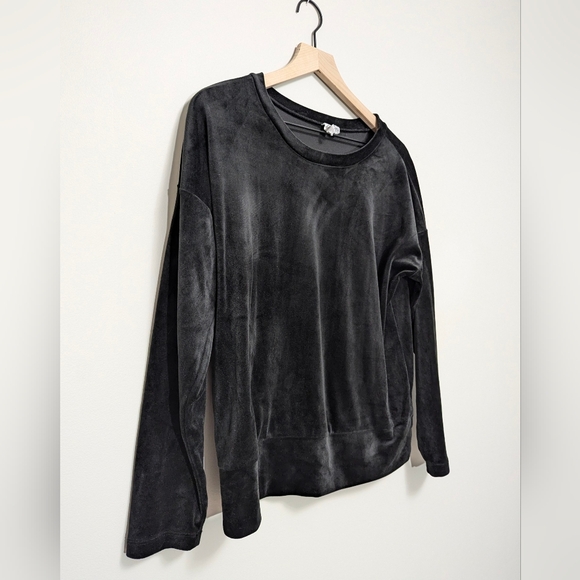 Cable & Gauge Sweaters - Cable & Gauge black crushed velvet size medium sweater soft n stretchy